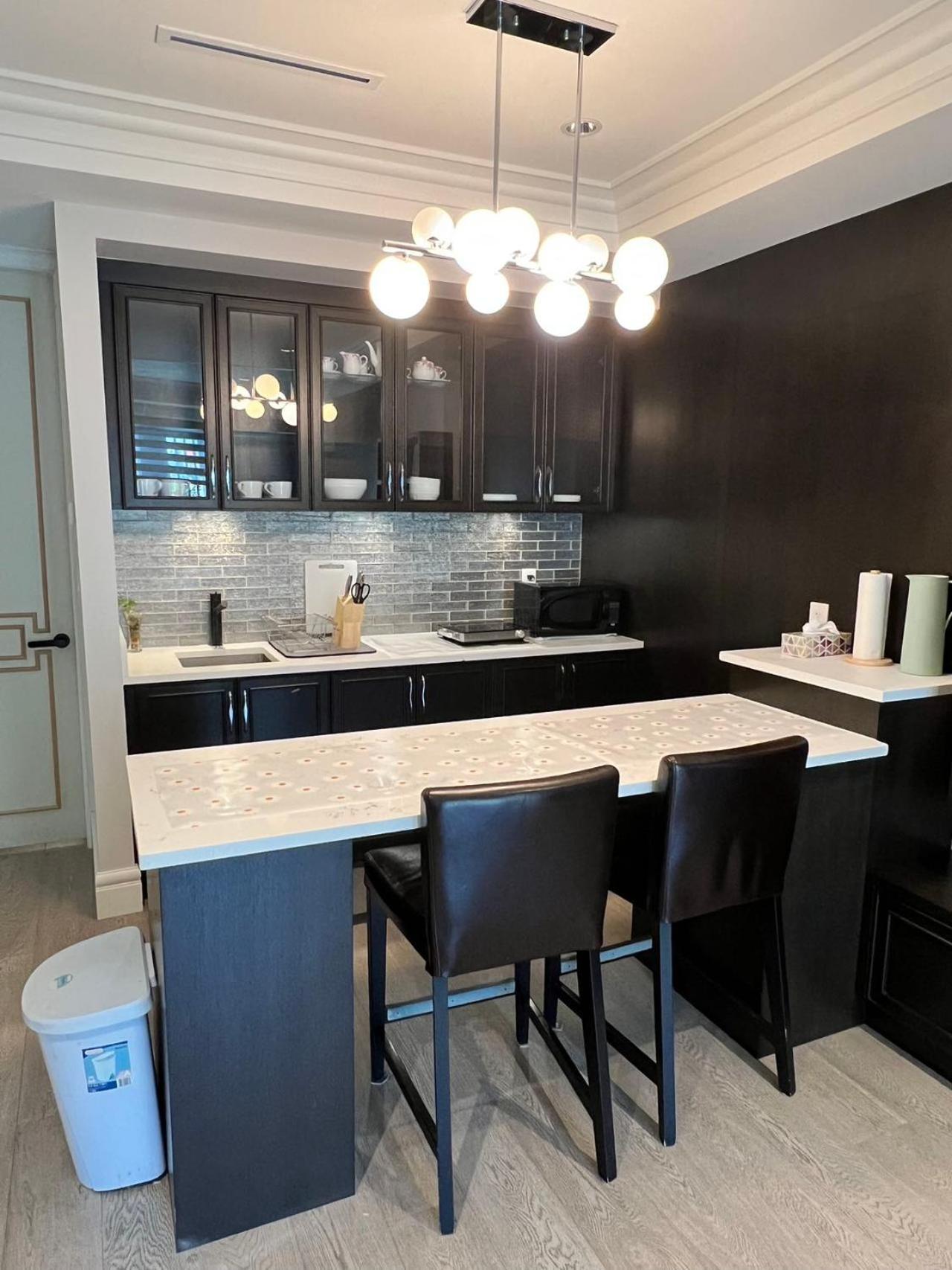 Private Rooms In Vancouver West Экстерьер фото